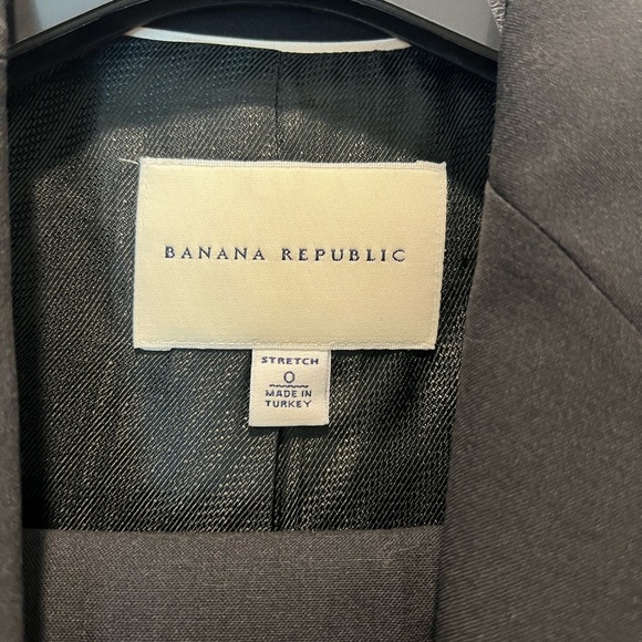Banana Republic Women’s Suit jacket/blazer and Martin pants set - Picture 3 of 5